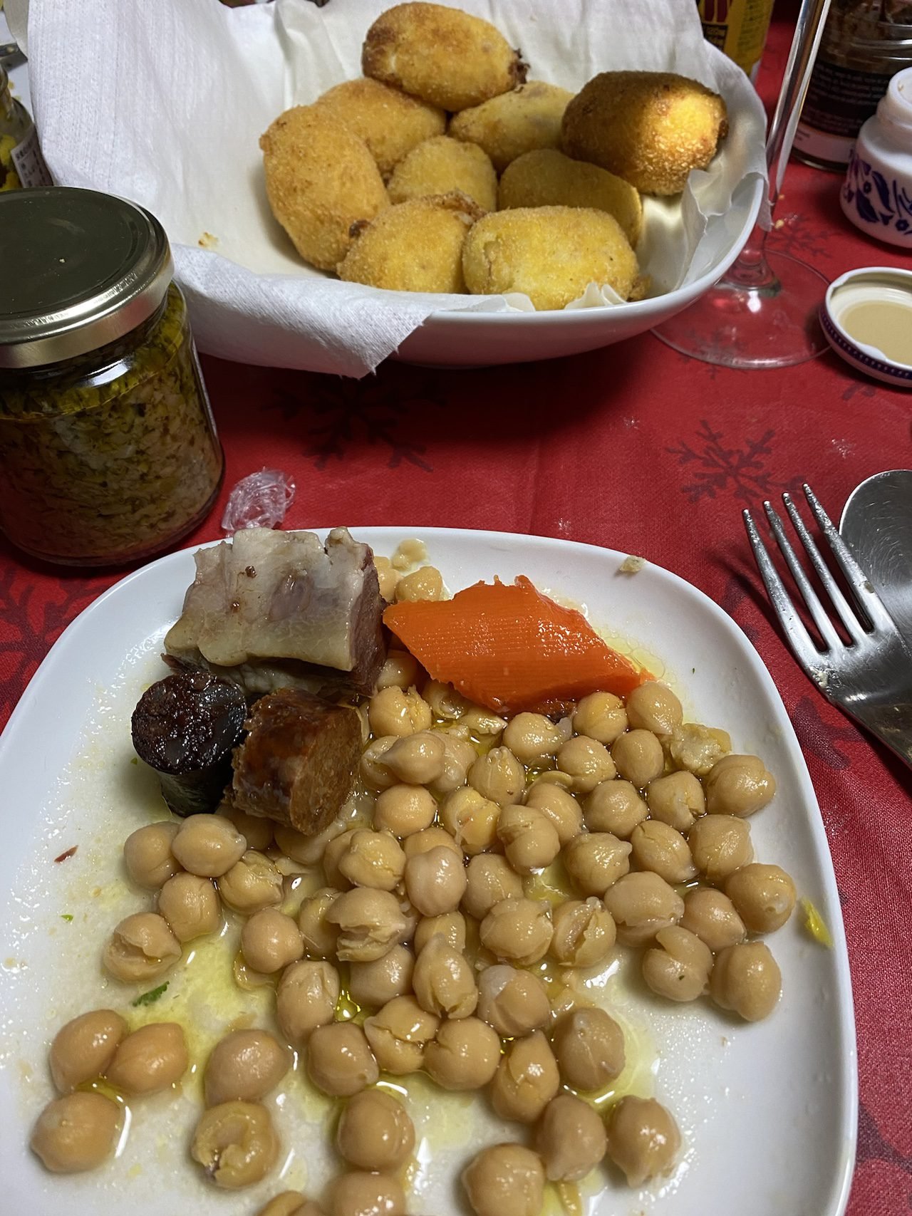 本格的なマドリッド料理!マドリッドシチュー(コシード・マドリレーニョ)